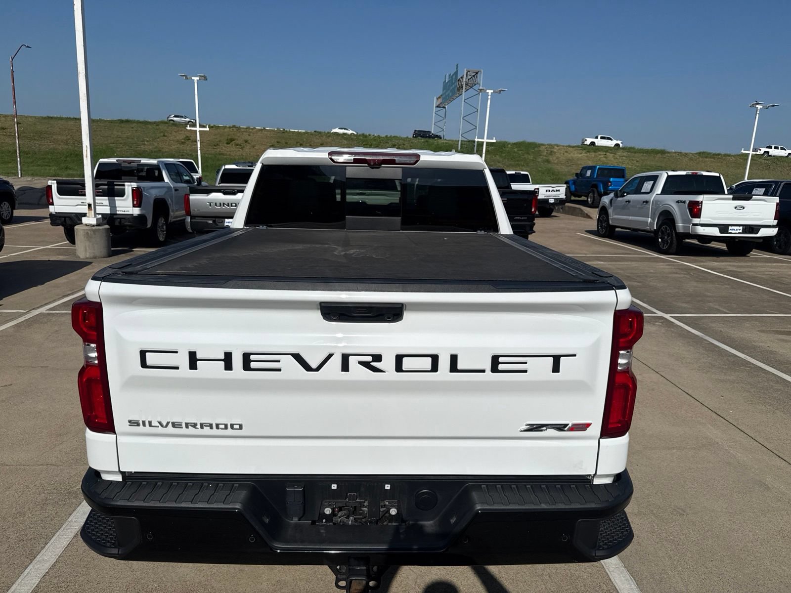Used 2022 Chevrolet Silverado 1500 ZR2 w/ Technology Package AWD/4WD image 10
