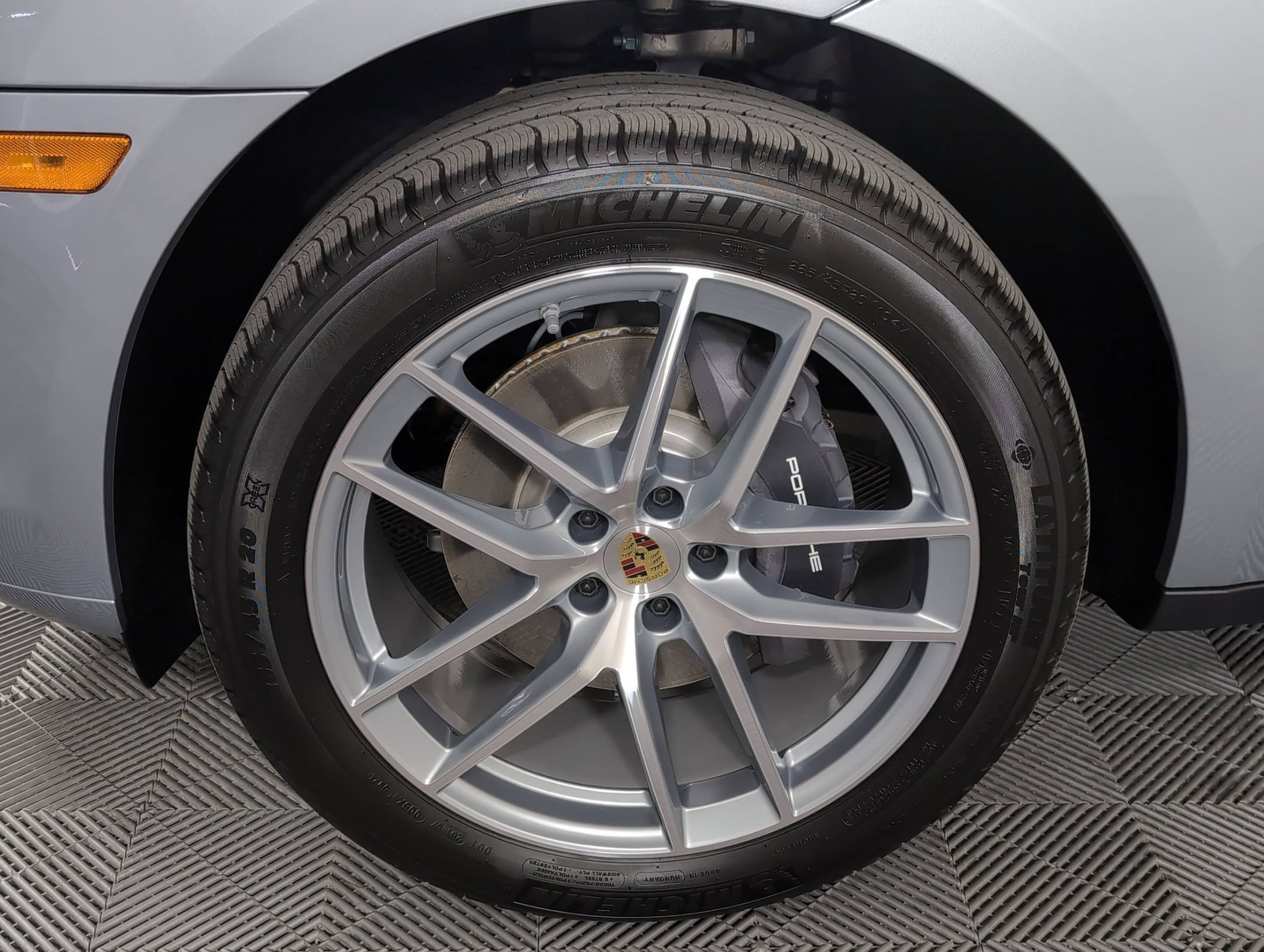 Certified 2025 Porsche Macan AWD/4WD image 14