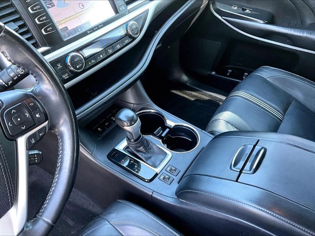 Used 2018 Toyota Highlander SE AWD/4WD image 14