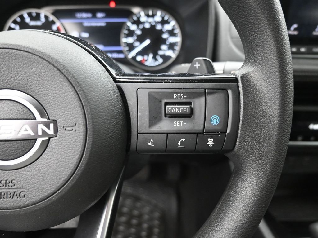 Used 2023 Nissan Rogue SV image 7