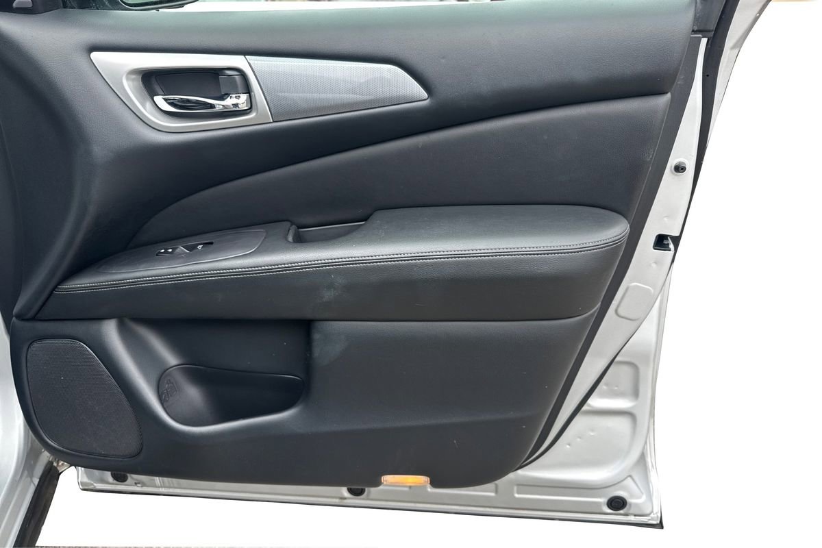 Used 2020 Nissan Pathfinder SL FWD image 21