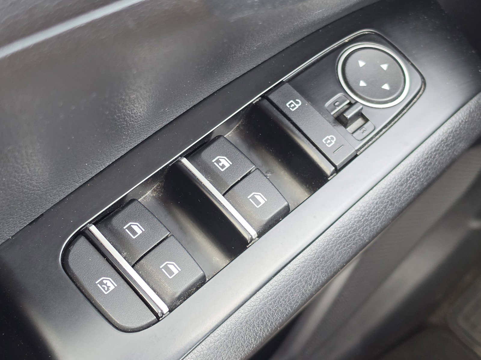 Used 2025 Kia Soul LX FWD image 13