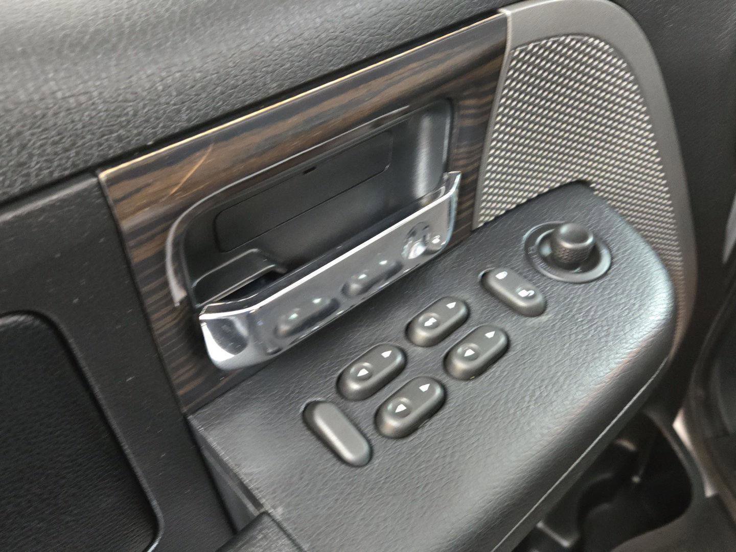 Used 2008 Lincoln Mark LT 4x4 image 13