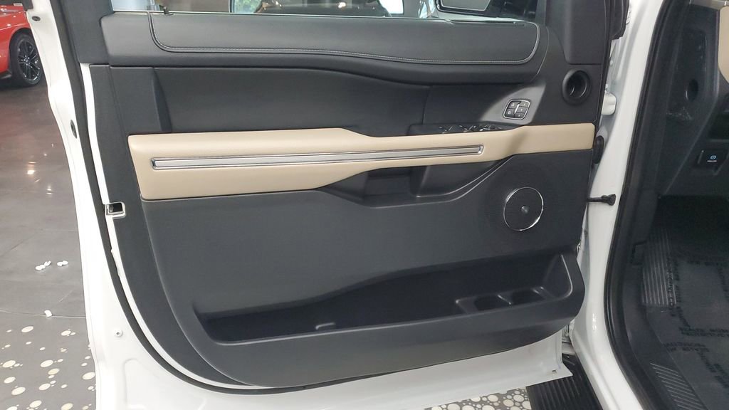 Used 2024 Ford Expedition Max Limited image 25