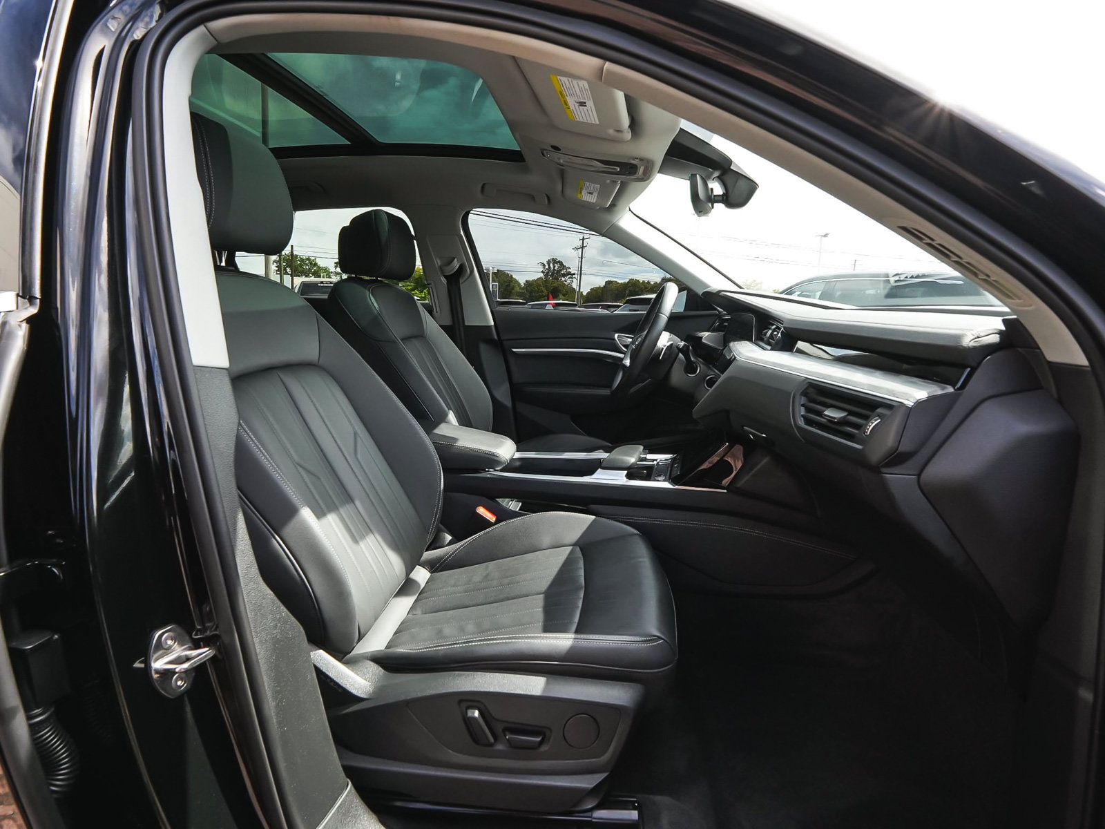 Used 2024 Audi Q8 e-tron Premium AWD/4WD image 37