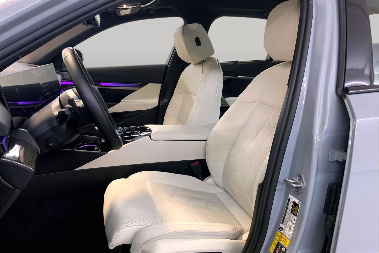 Used 2024 BMW i5 eDrive40i w/ Executive Package RWD image 7