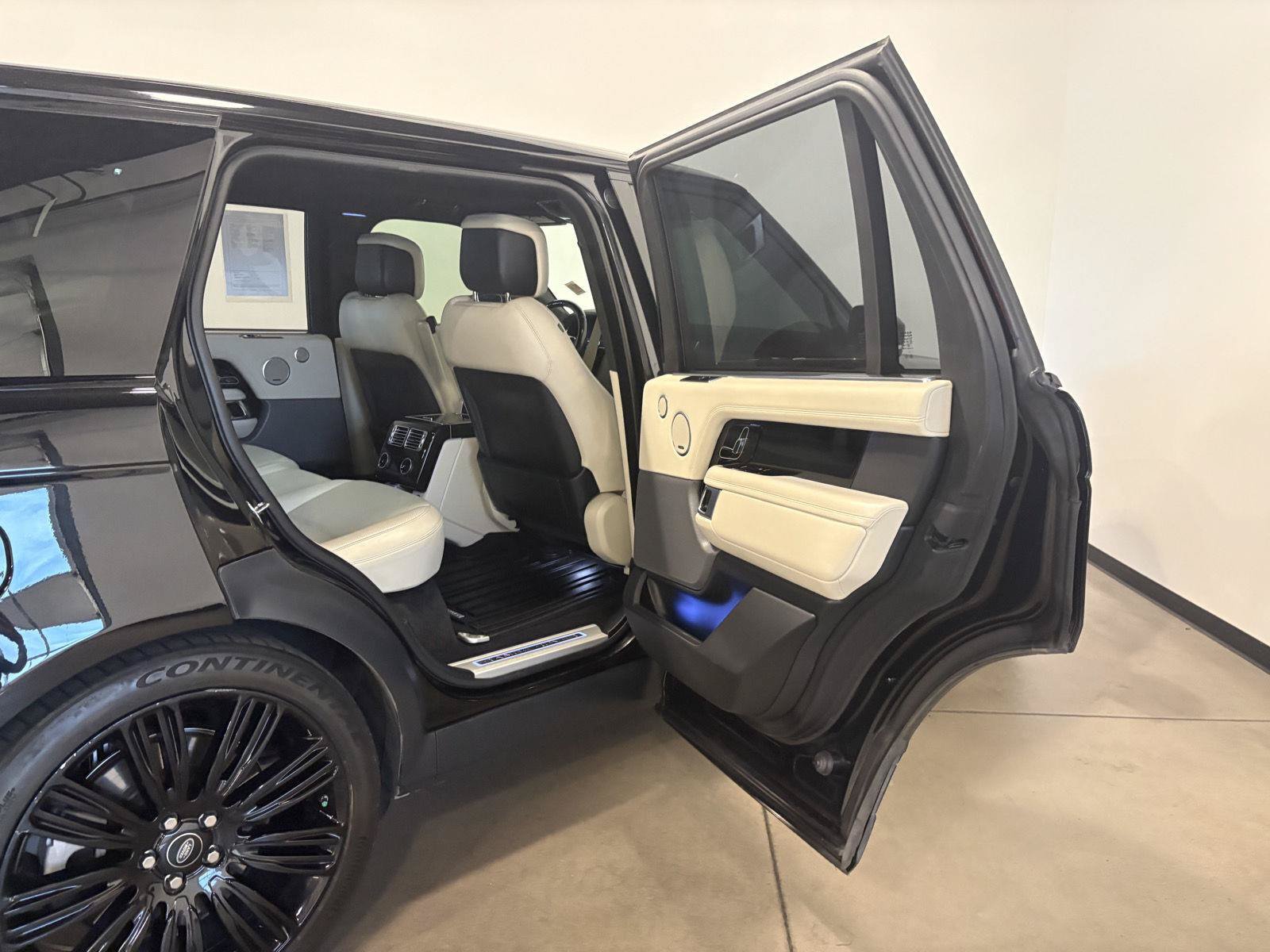 Used 2021 Land Rover Range Rover P525 Westminster Edition LWB AWD/4WD image 42