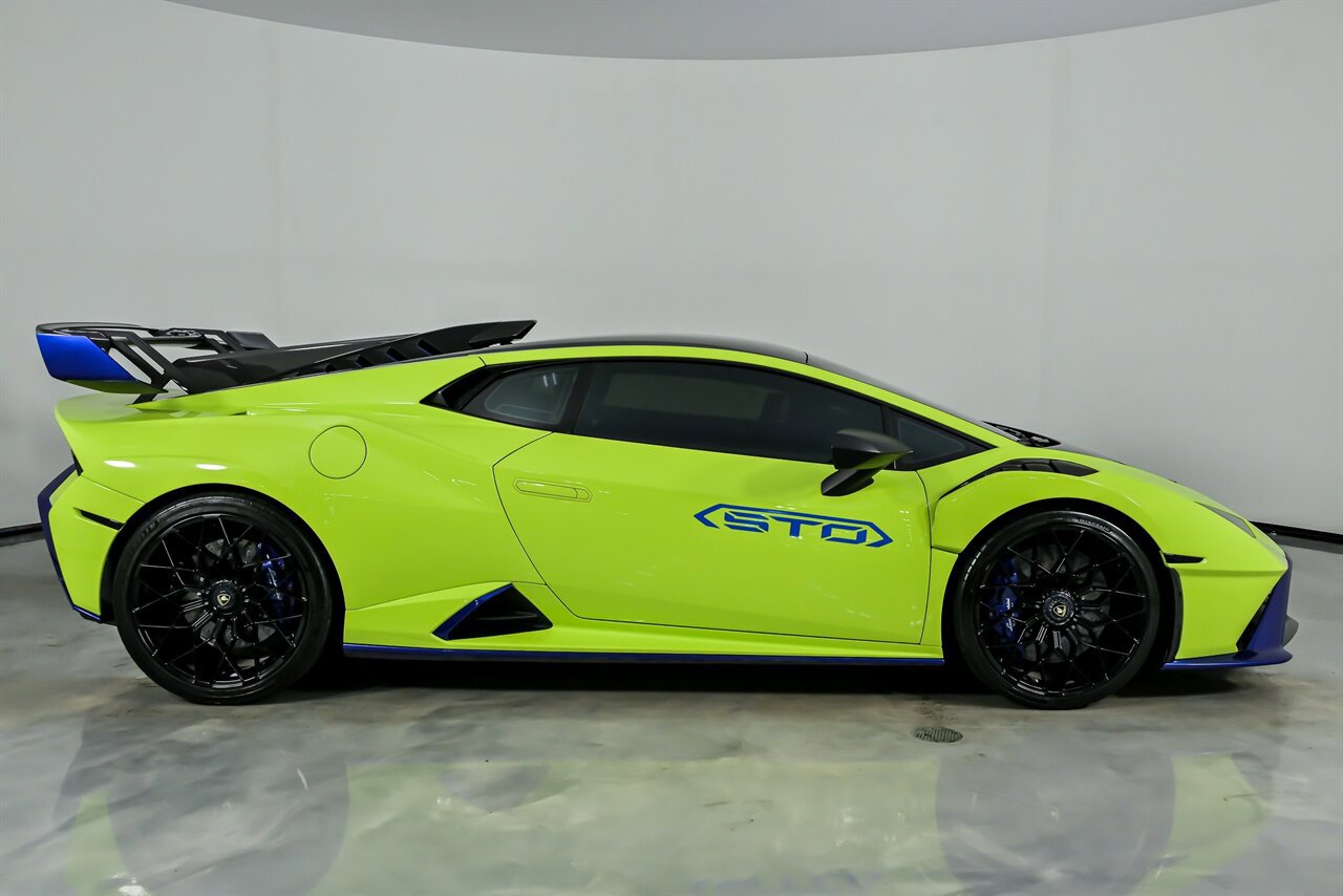 Used 2022 Lamborghini Huracan STO RWD image 14