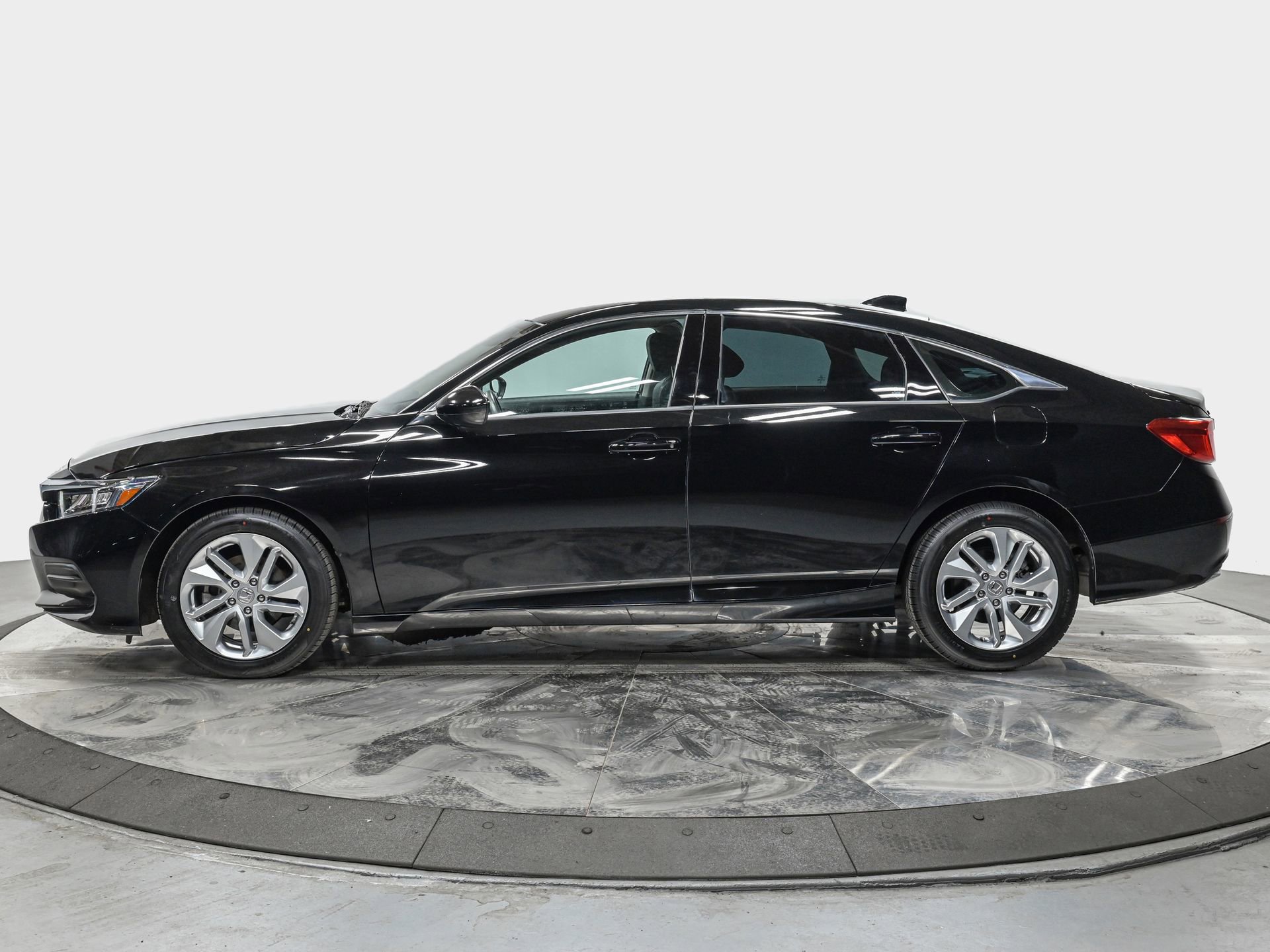 Used 2019 Honda Accord LX image 2