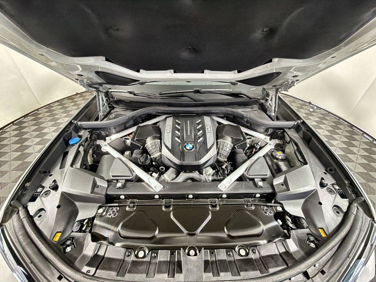 Used 2022 BMW X7 M50i w/ Dynamic Handling Package image 29