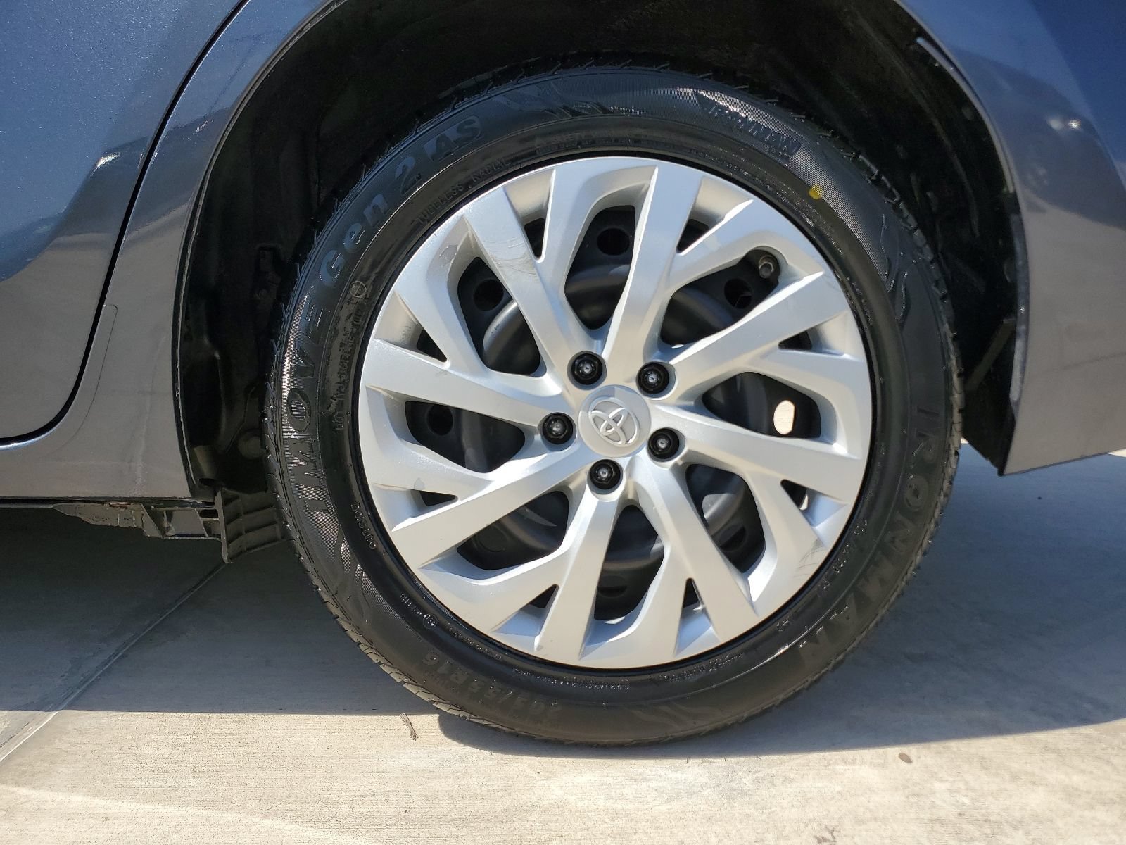 Used 2018 Toyota Corolla LE FWD image 9