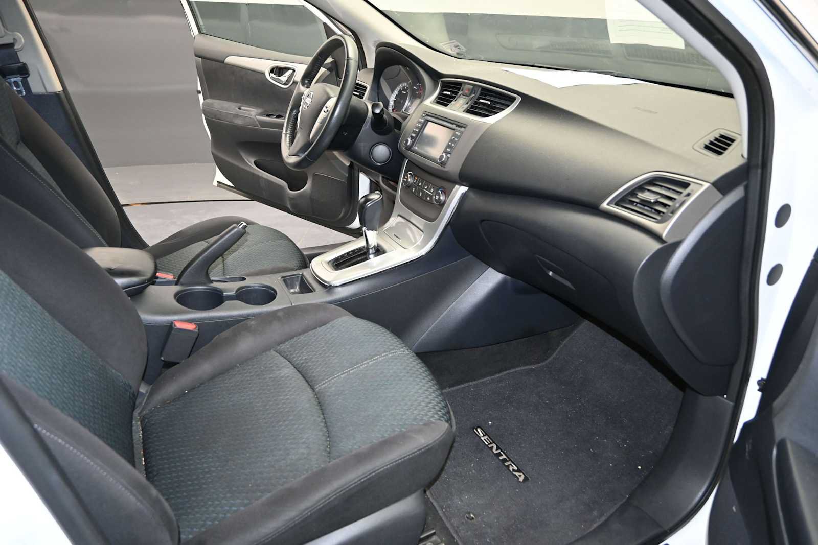 Used 2014 Nissan Sentra SR w/ SR Driver Package FWD image 22