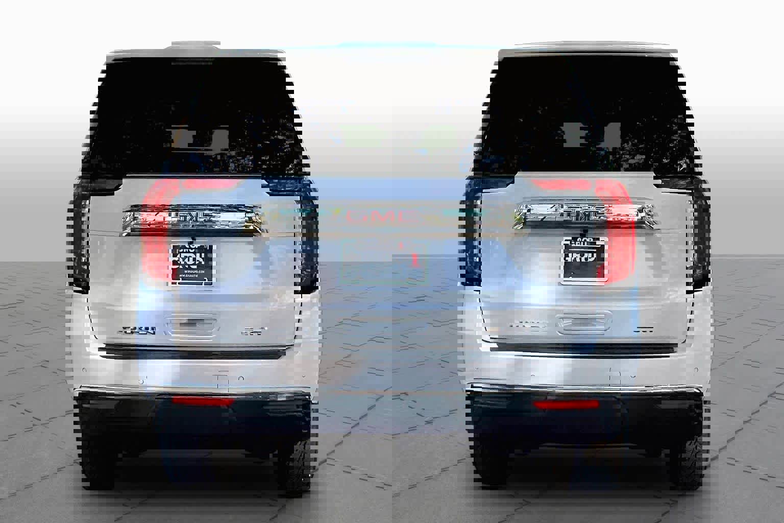 Used 2021 GMC Yukon SLT w/ SLT Premium Package image 5