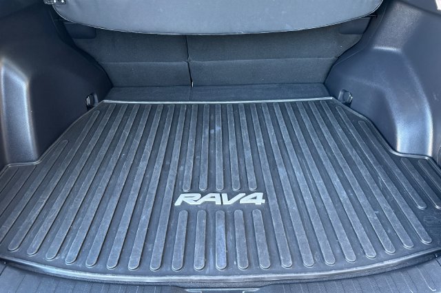 Used 2025 Toyota RAV4 XLE AWD/4WD image 17