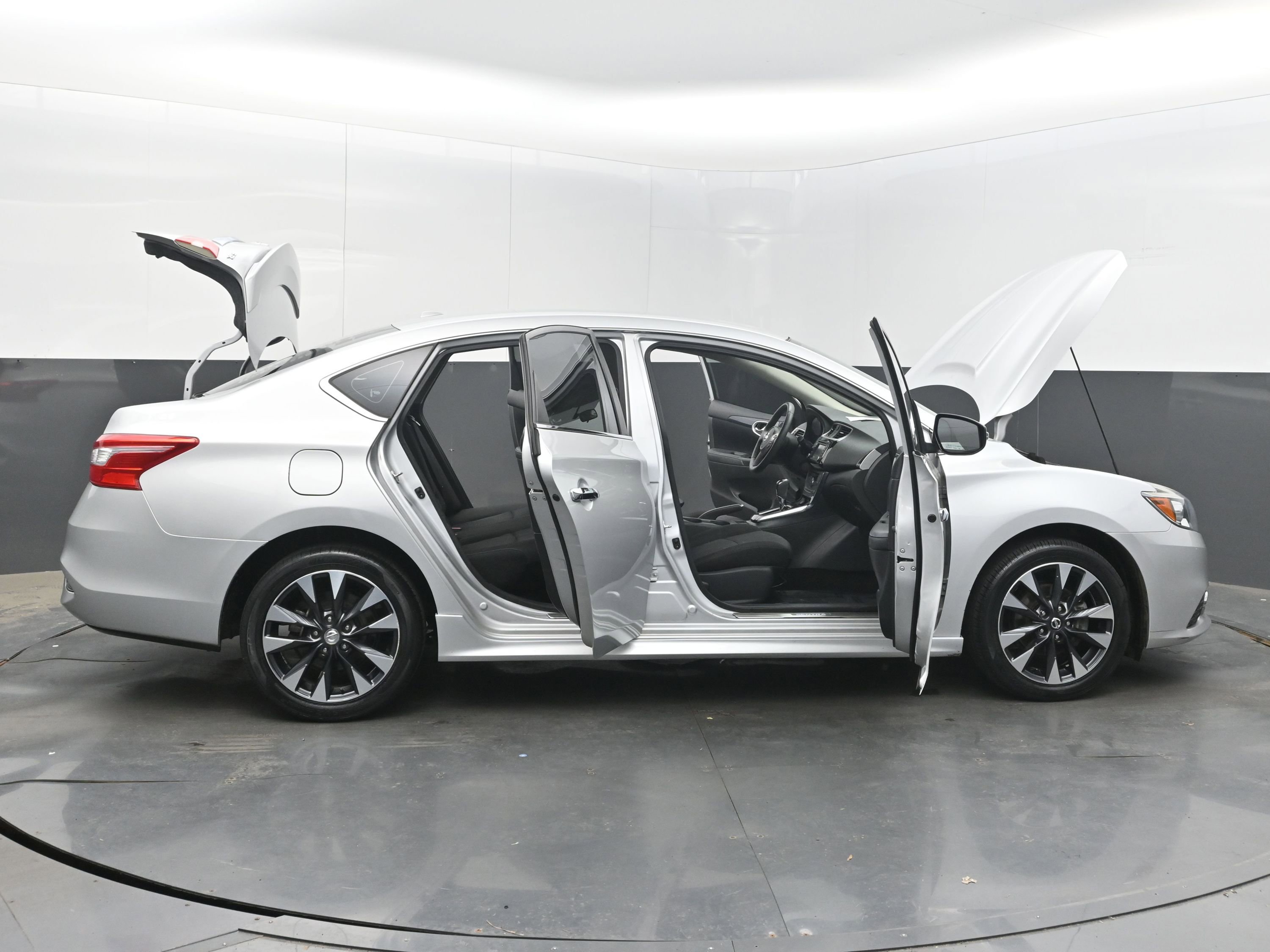 Used 2018 Nissan Sentra SR w/ Technology Package image 46