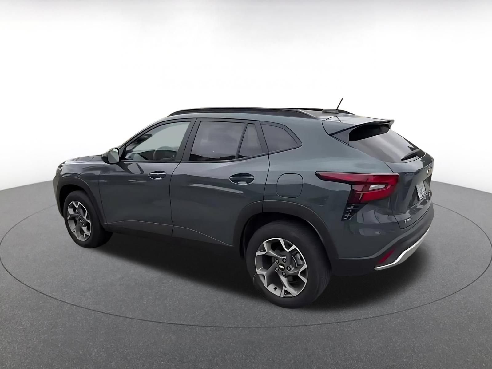 Used 2025 Chevrolet Trax LT w/ LT Convenience Package FWD image 10