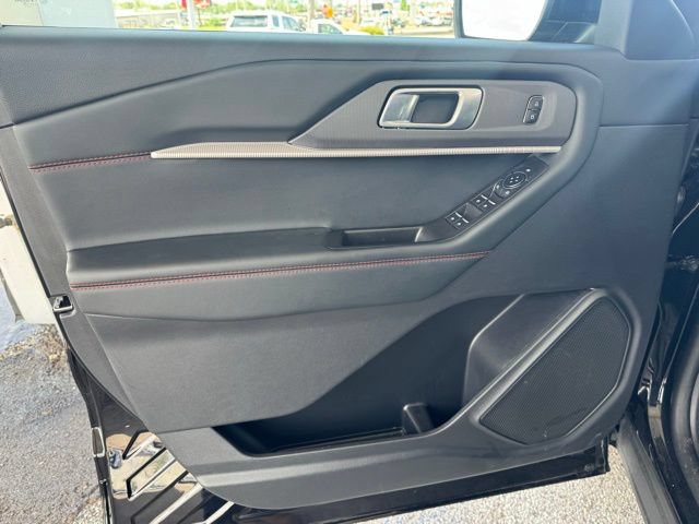 Used 2025 Ford Explorer ST-Line w/ ST-Line Street Pack AWD/4WD image 18