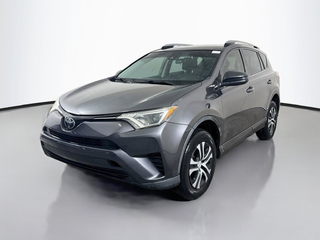 Used 2018 Toyota RAV4 LE FWD image 4