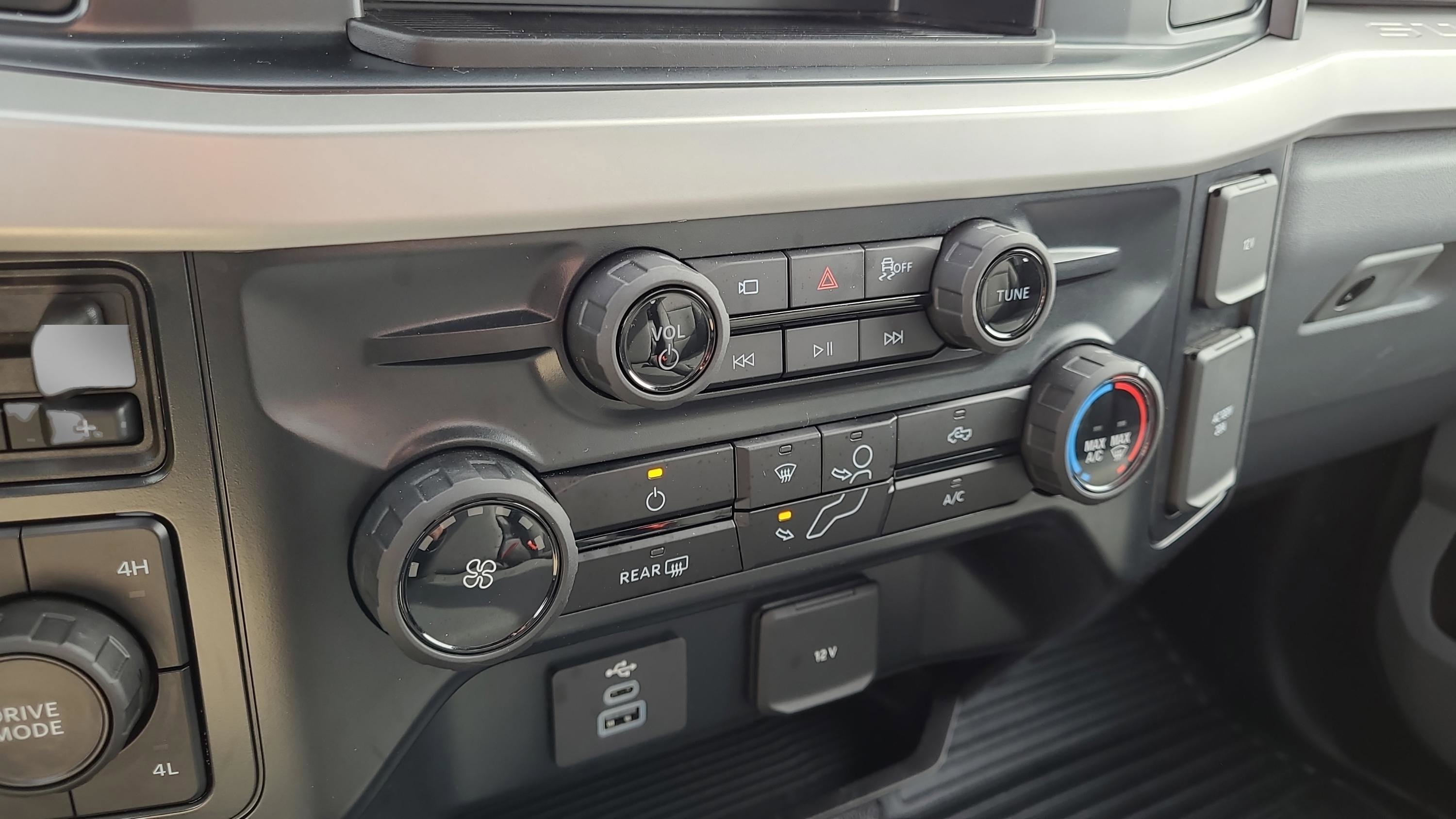 Used 2025 Ford F350 XLT w/ 360-Degree Camera Package image 19