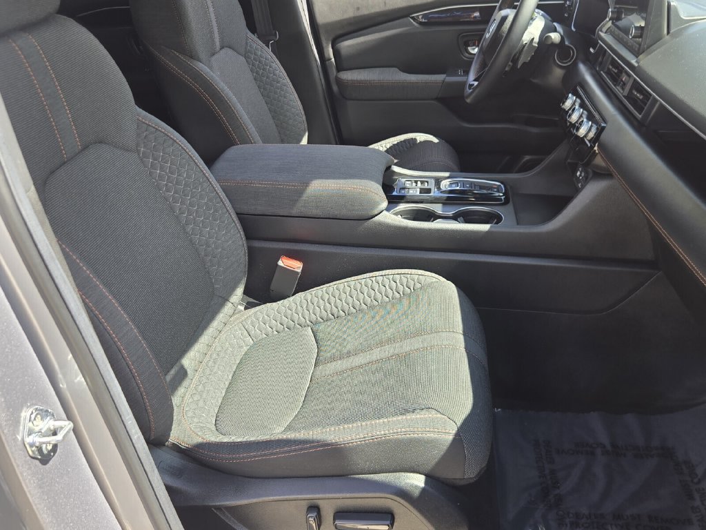 Certified 2025 Honda Pilot Sport image 17