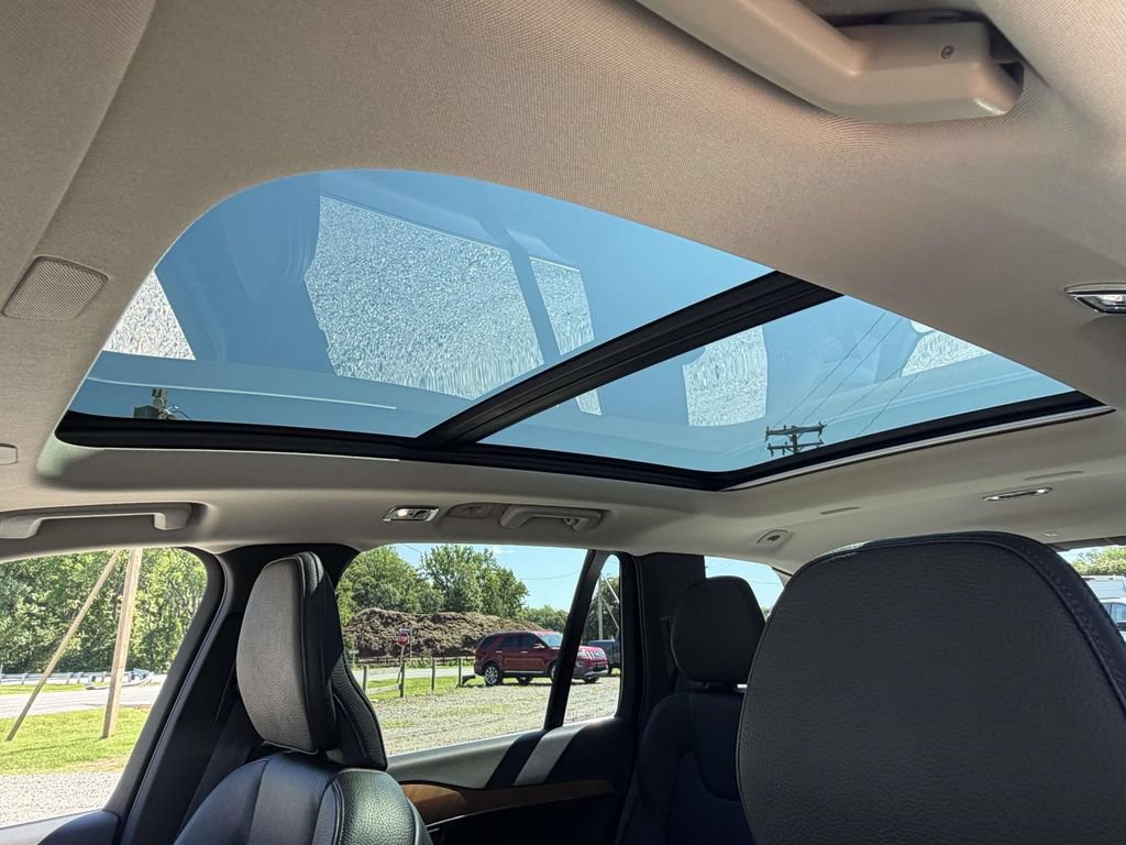 Used 2022 Volvo XC90 T6 Momentum w/ Advanced Package AWD/4WD image 14
