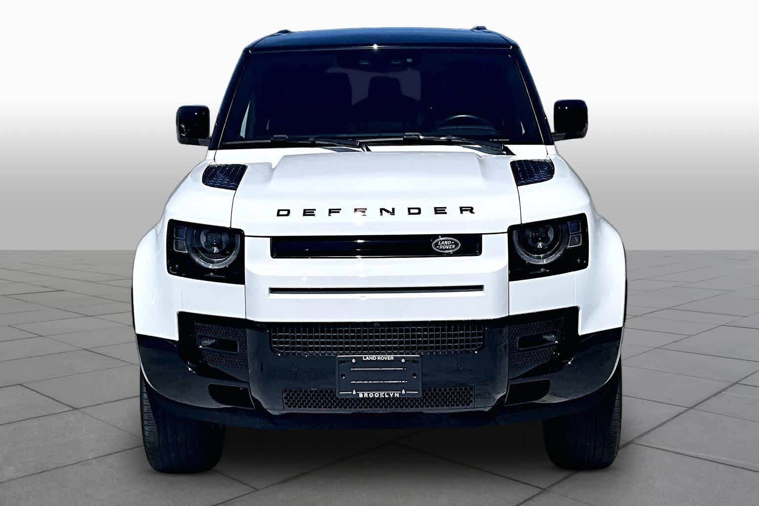 Used 2024 Land Rover Defender 130 X-Dynamic SE AWD/4WD image 4