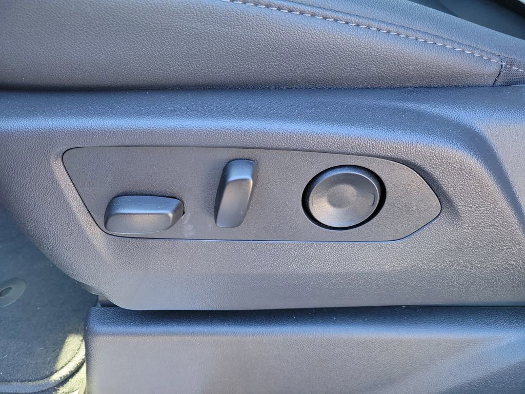 New 2026 GMC Sierra 2500 SLT w/ SLT Premium Package image 17