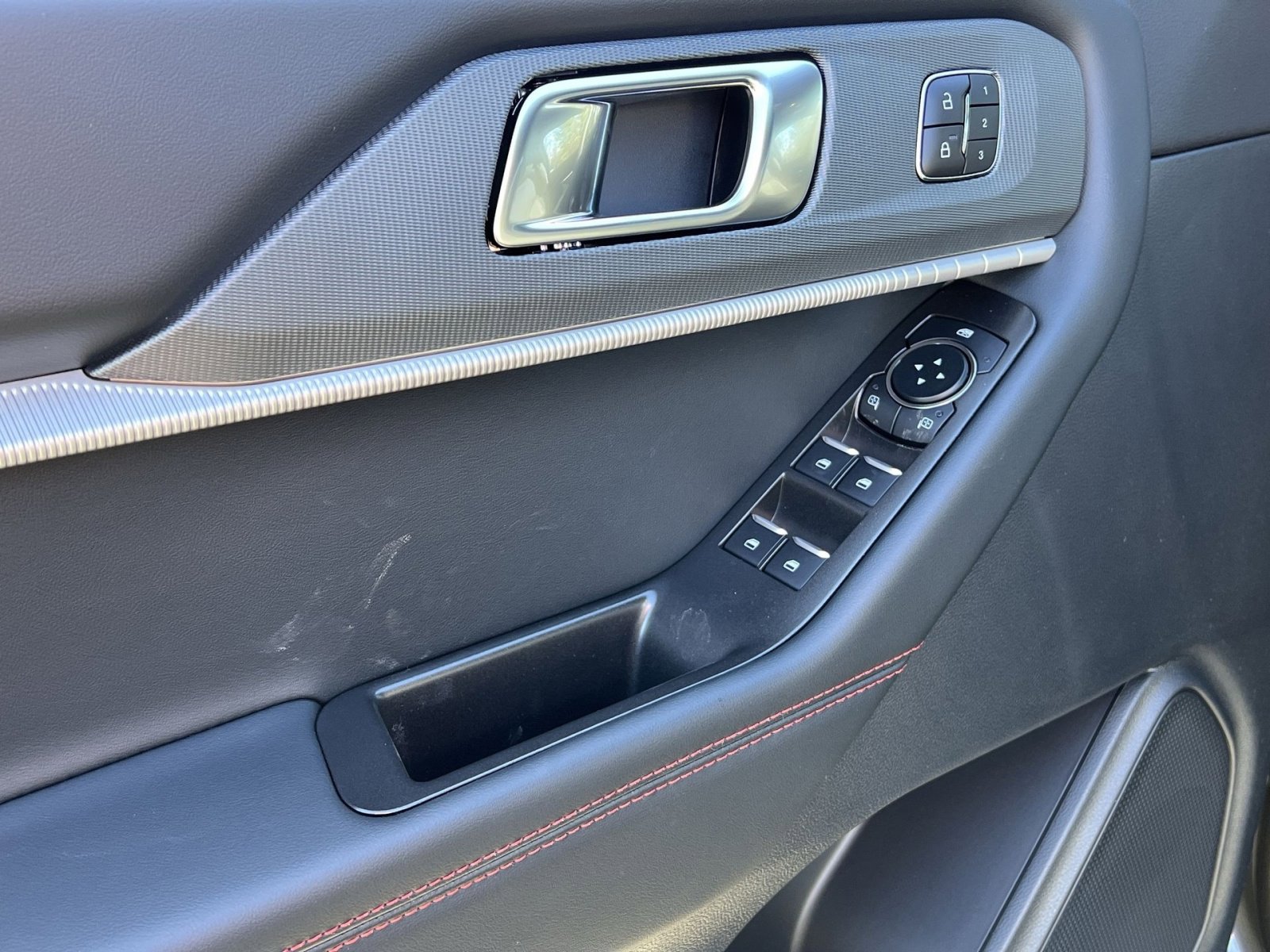 New 2026 Ford Explorer ST-Line w/ ST-Line Street Pack image 15