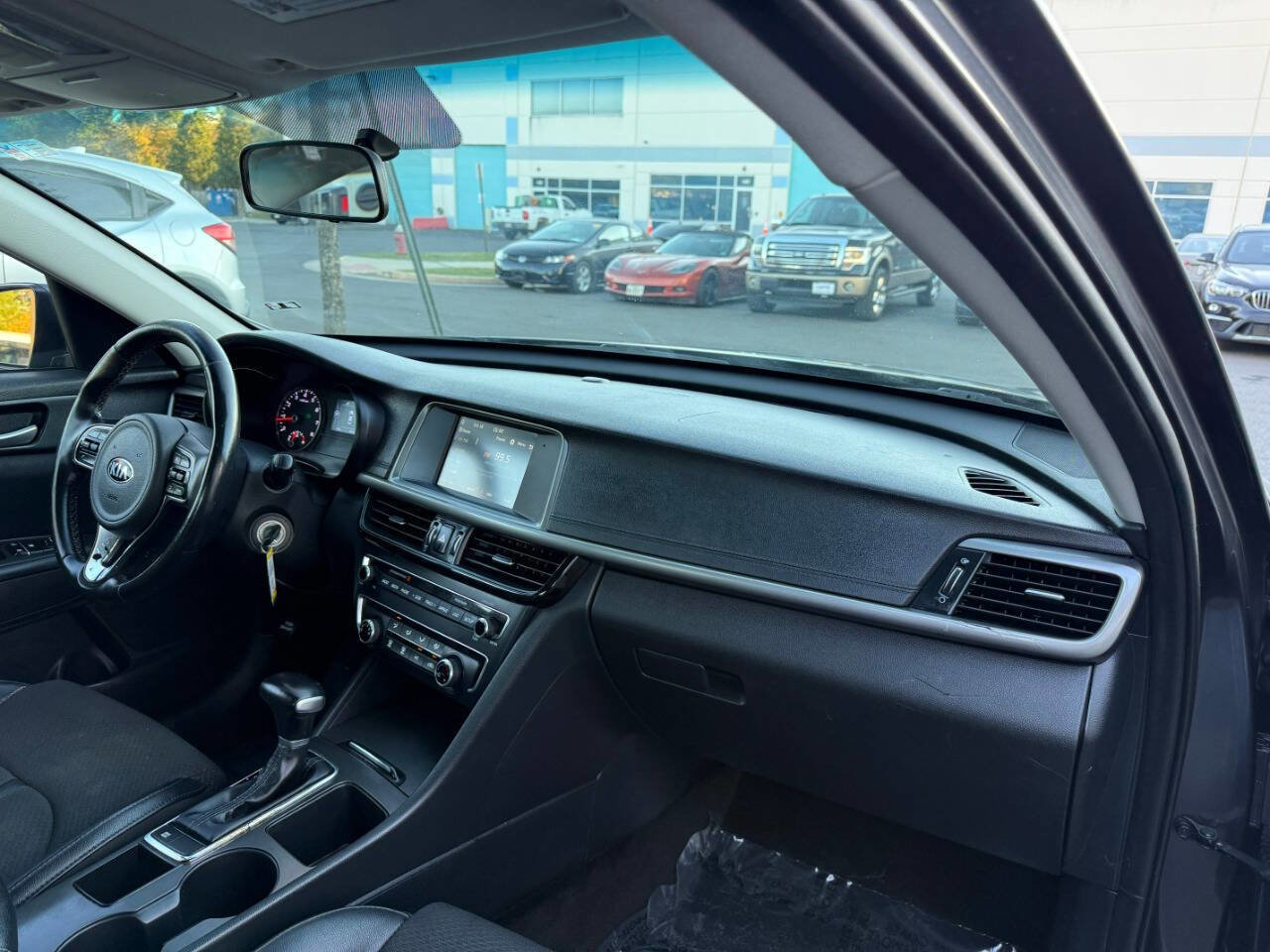 Used 2018 Kia Optima S image 32