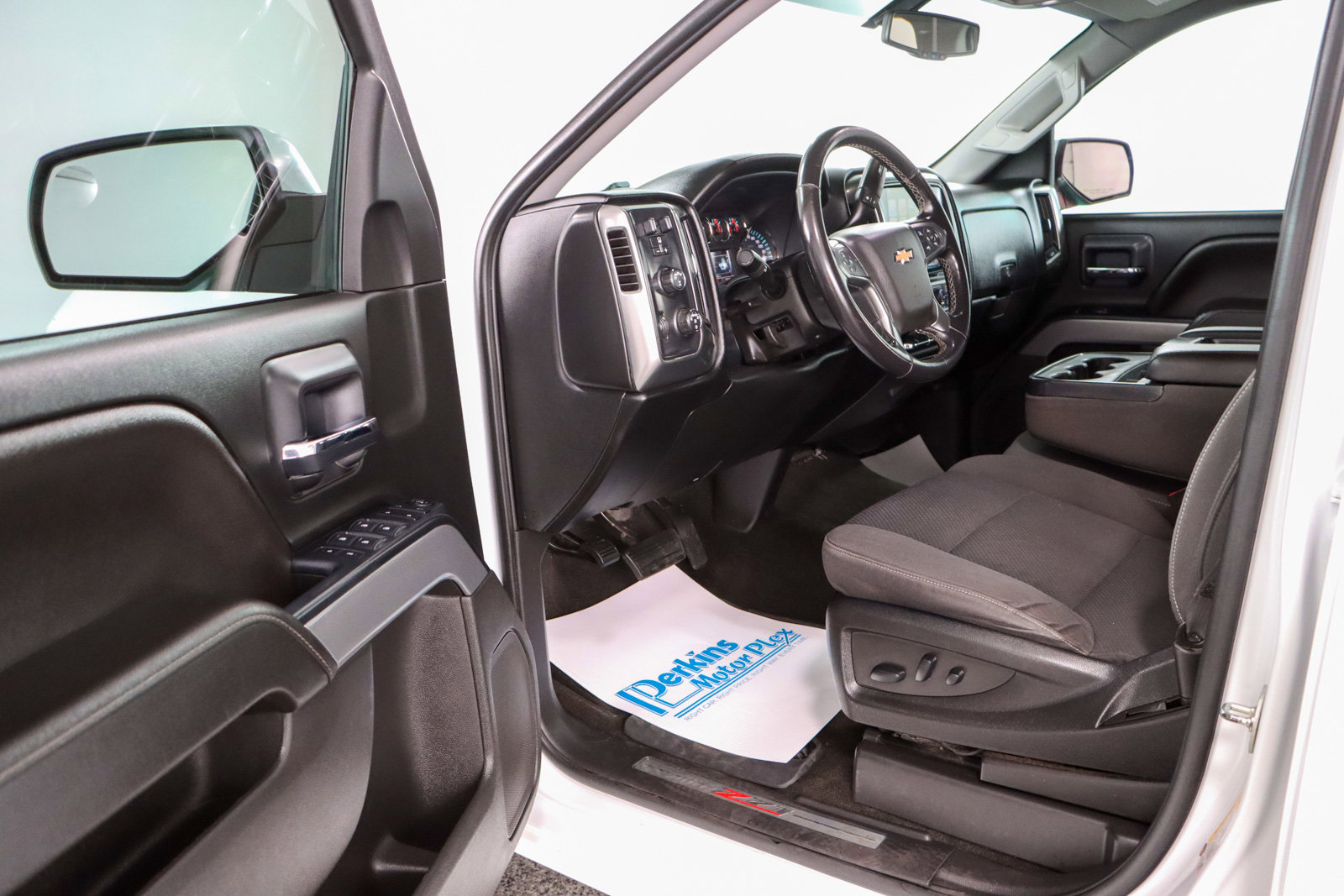 Used 2018 Chevrolet Silverado 1500 LT w/ All Star Edition image 3