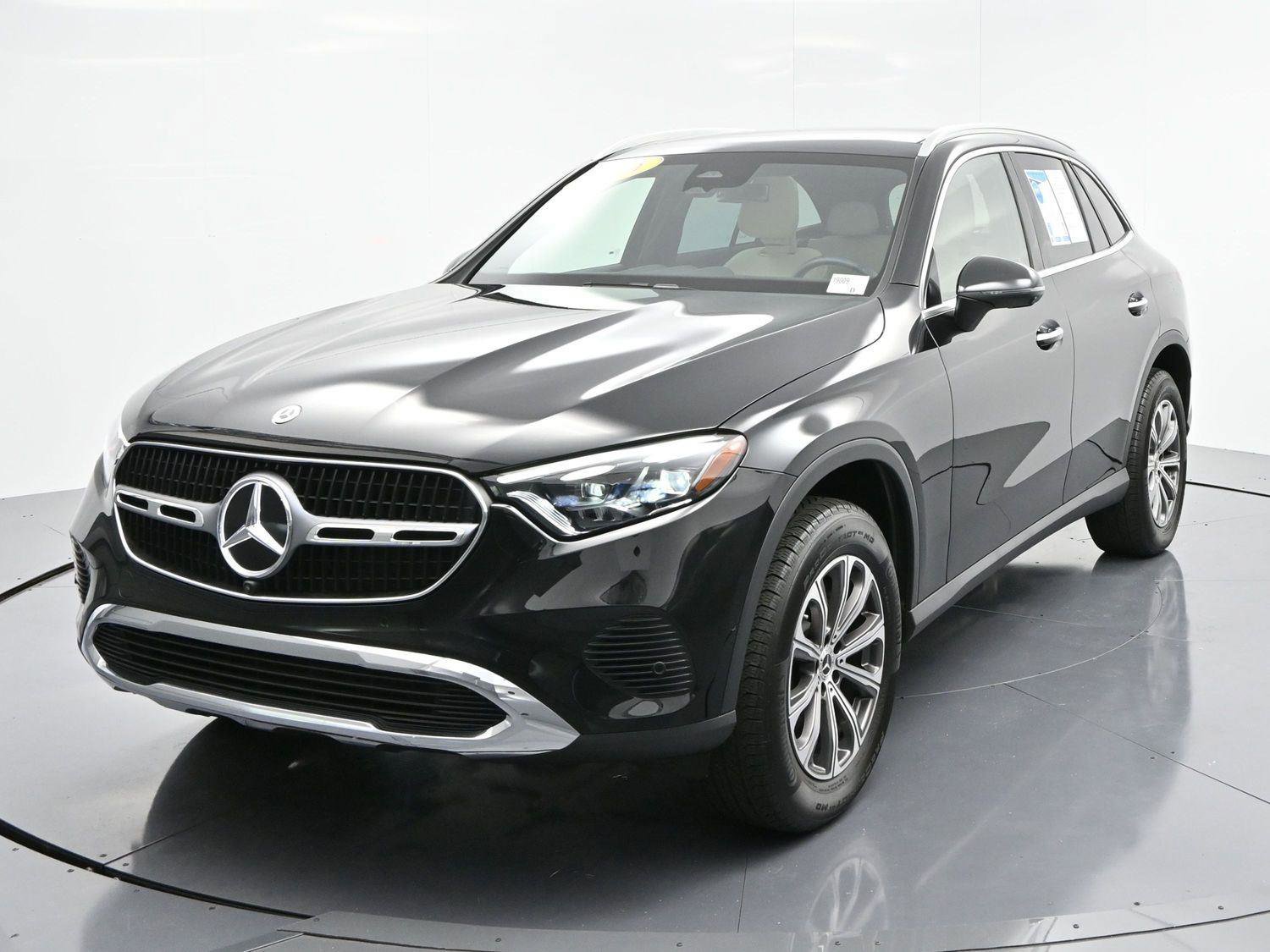 Used 2024 Mercedes-Benz GLC 300 4MATIC image 3