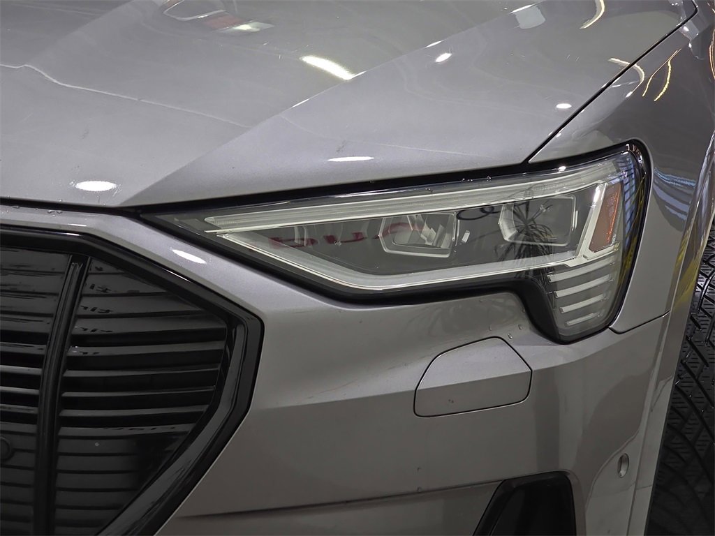 Used 2021 Audi e-tron Premium Plus w/ Premium Plus Package image 30