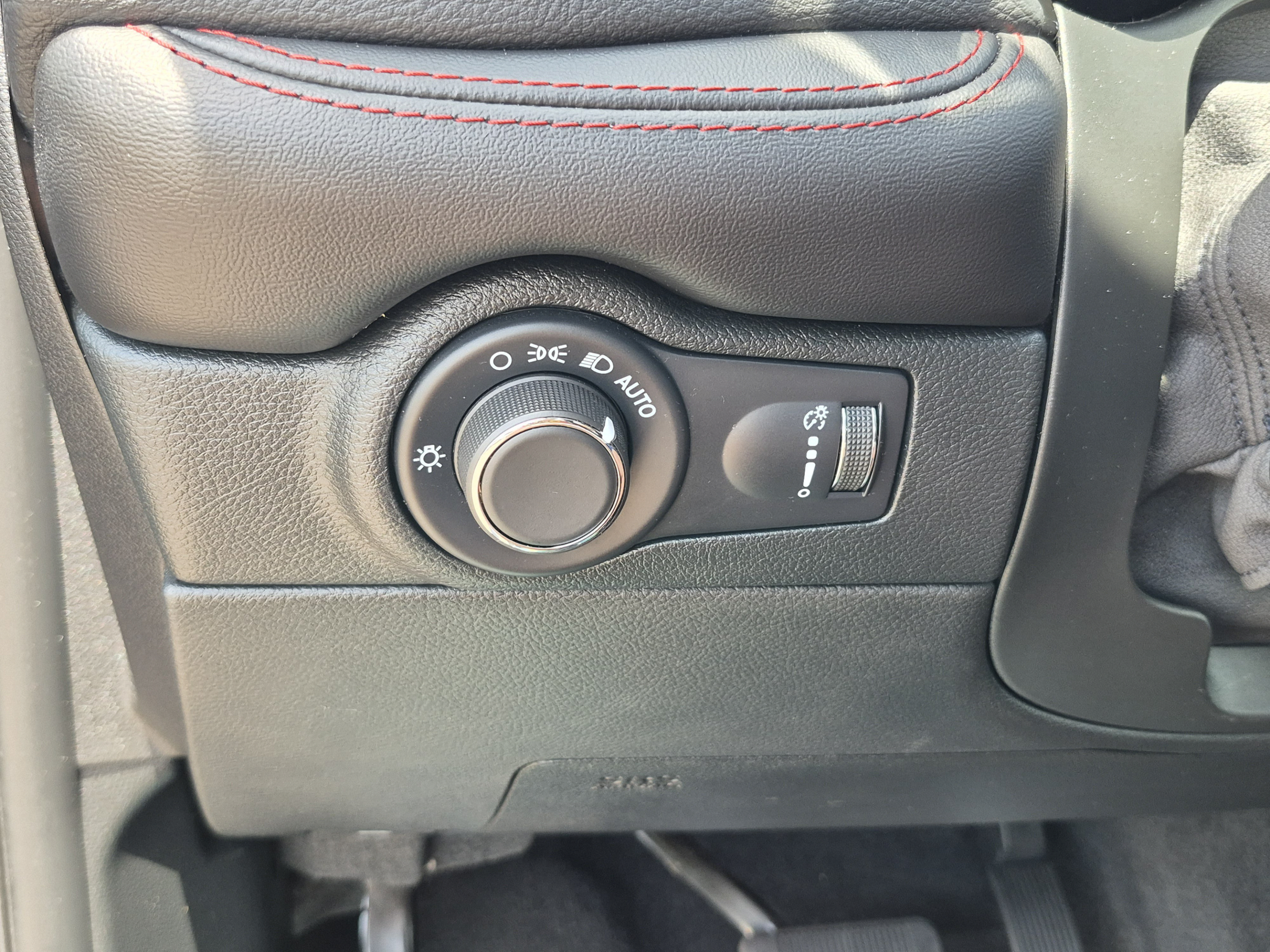 Used 2025 Dodge Durango GT RWD image 30