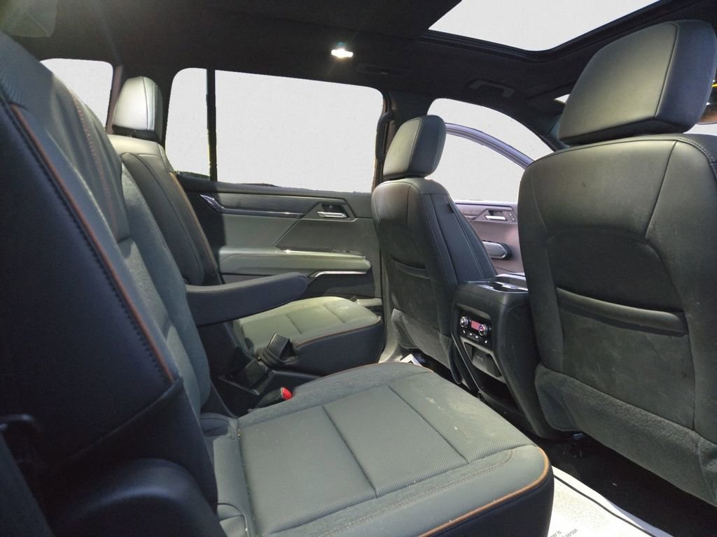 Used 2025 GMC Acadia AT4 w/ Luxury Package image 22