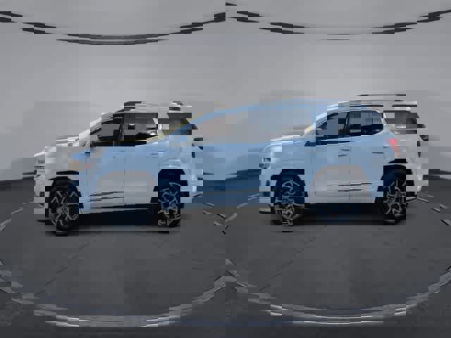 Used 2023 GMC Acadia Denali image 5