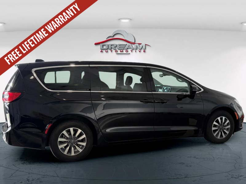 Used 2024 Chrysler Pacifica Limited FWD image 25