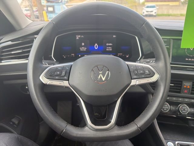 Used 2022 Volkswagen Jetta SE w/ Panoramic Sunroof Package FWD image 14