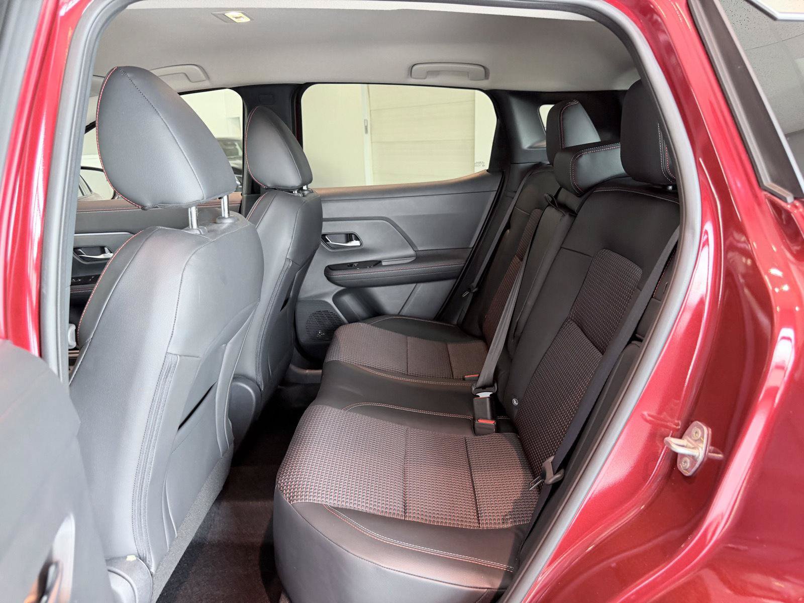 Used 2025 Nissan Kicks SR AWD/4WD image 22