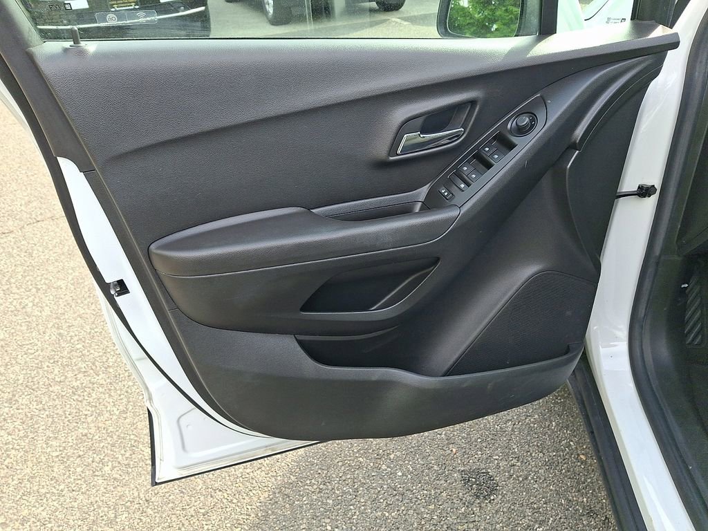 Certified 2020 Chevrolet Trax LS AWD/4WD image 12