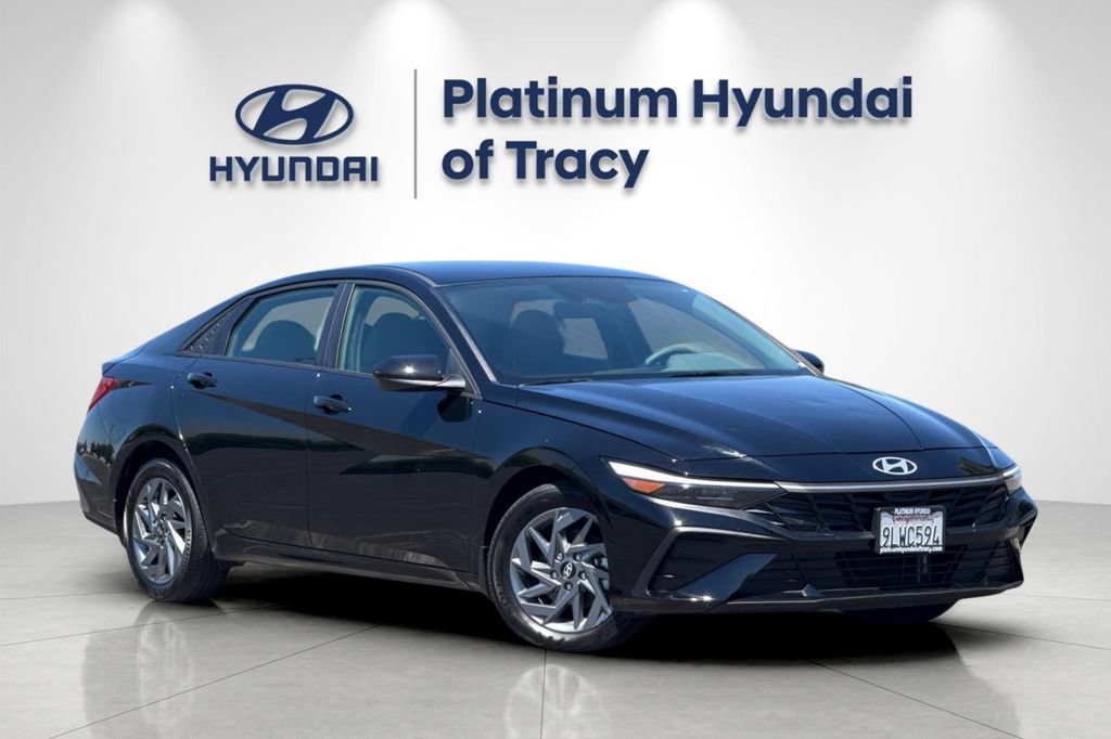 Used 2024 Hyundai Elantra Blue FWD image 2