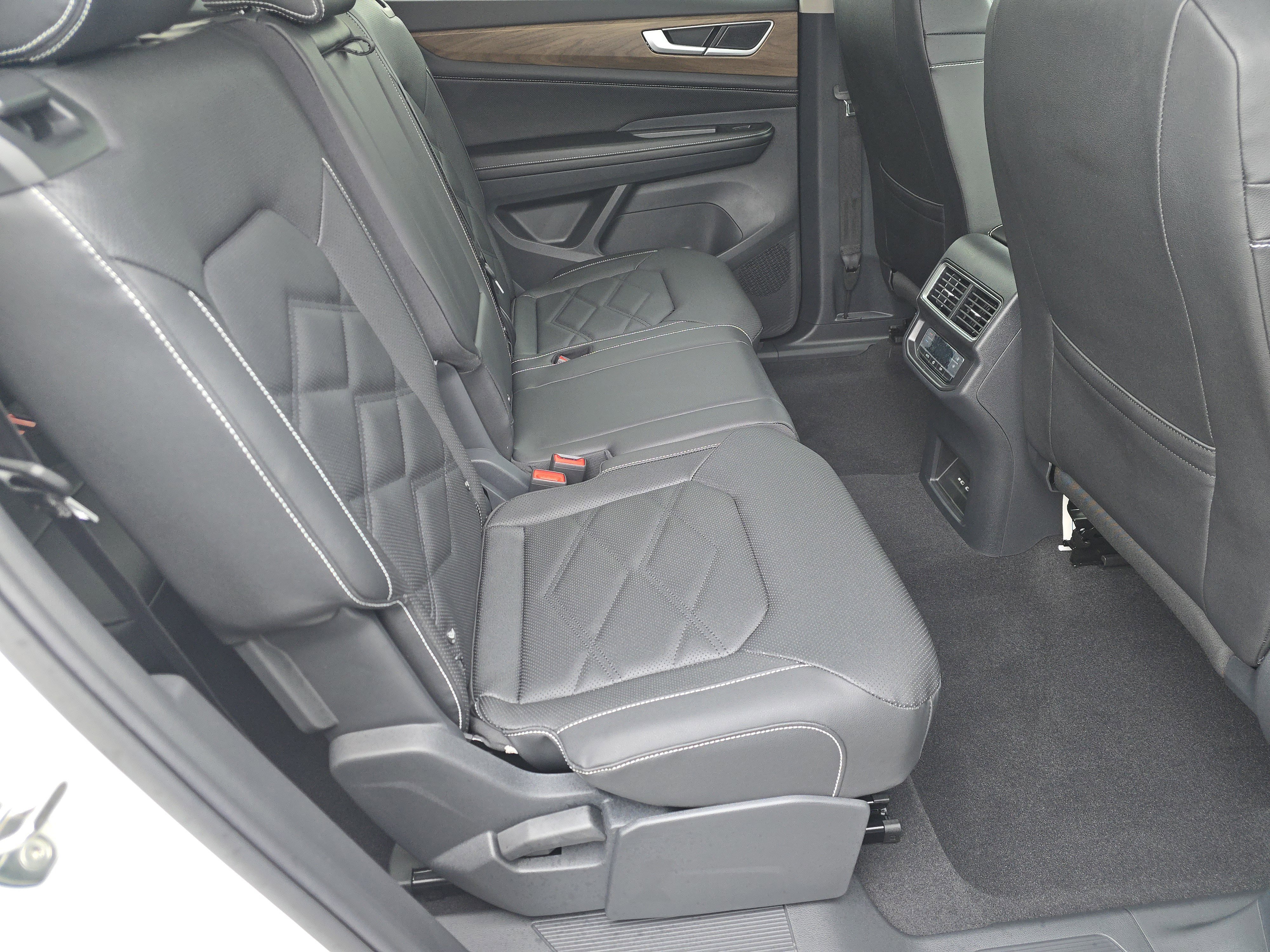 New 2026 Volkswagen Atlas SE image 17