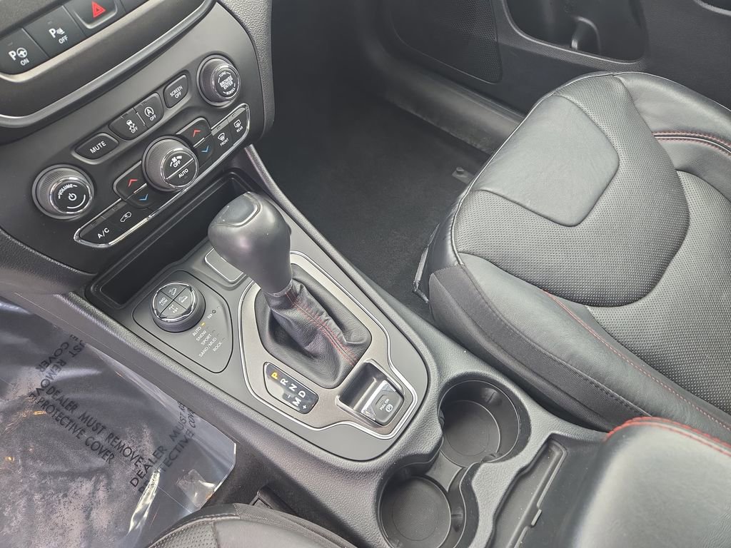 Used 2020 Jeep Cherokee Trailhawk image 29