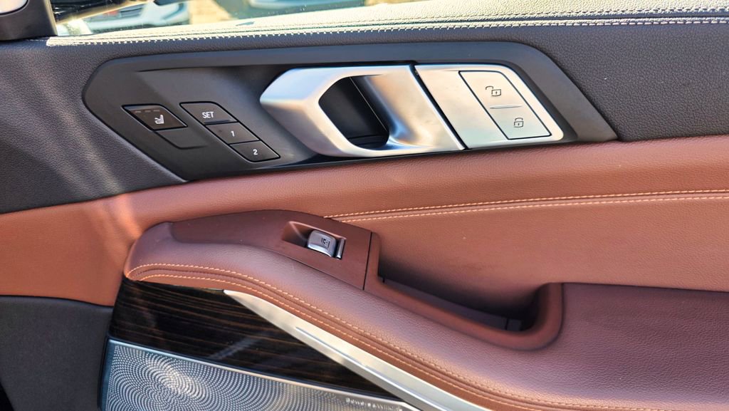 Used 2021 BMW X7 M50i w/ Dynamic Handling Package image 46