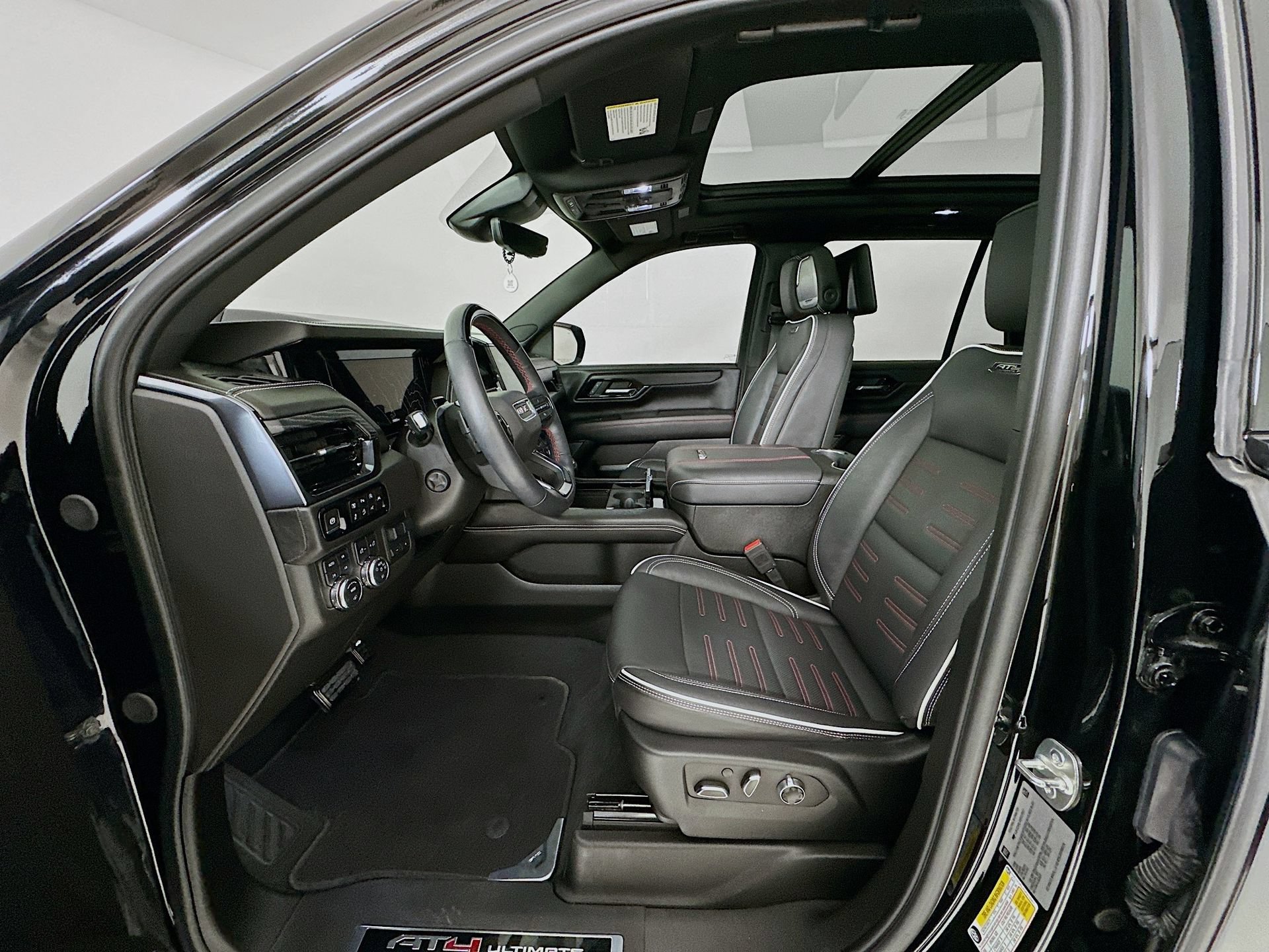 Used 2025 GMC Yukon AT4 Ultimate AWD/4WD image 22