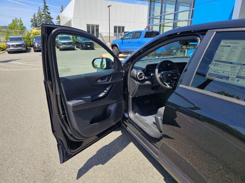 New 2026 Chevrolet Equinox LT w/ Safety and Technology Package FWD image 18