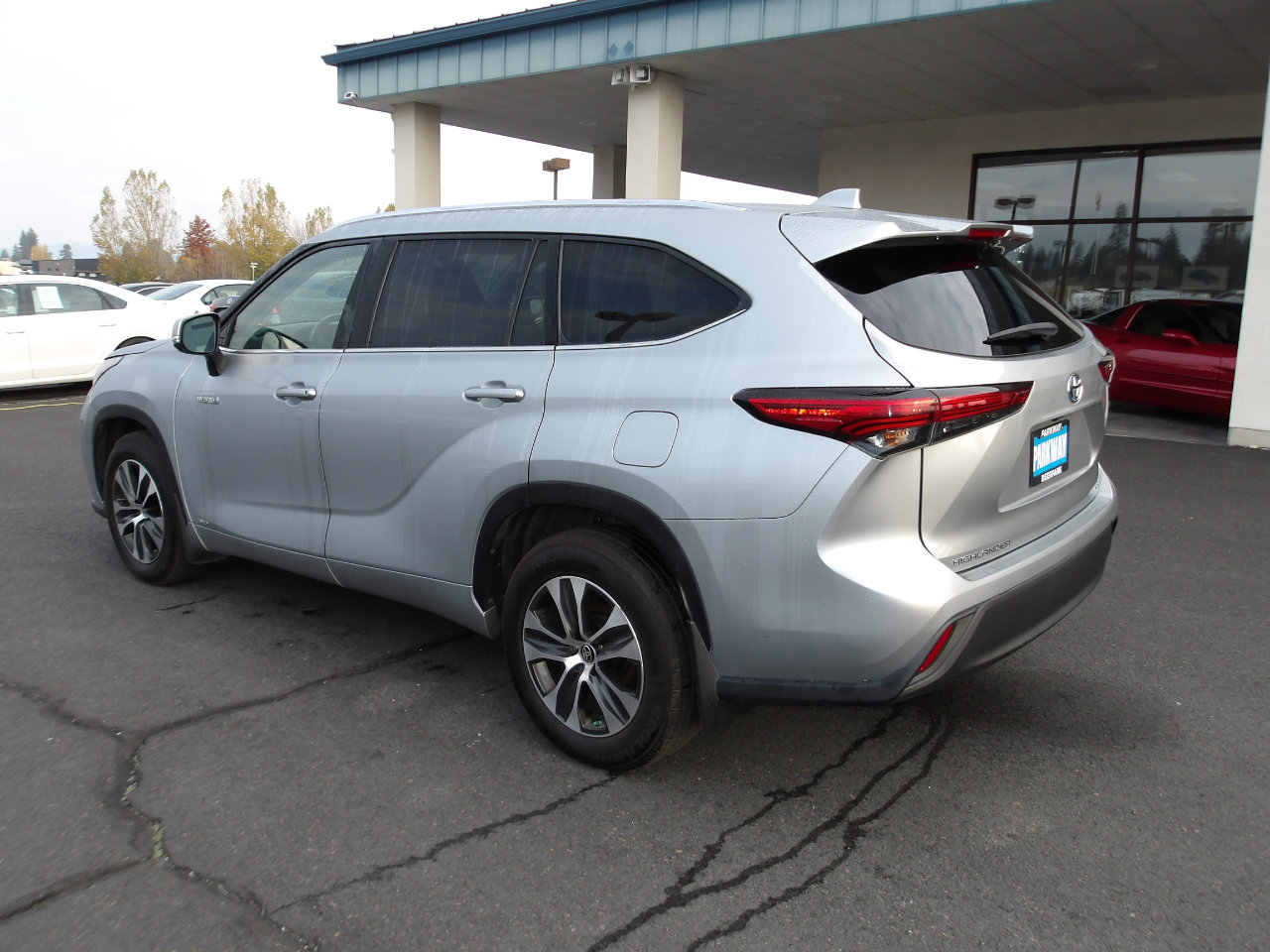 Used 2020 Toyota Highlander XLE image 3