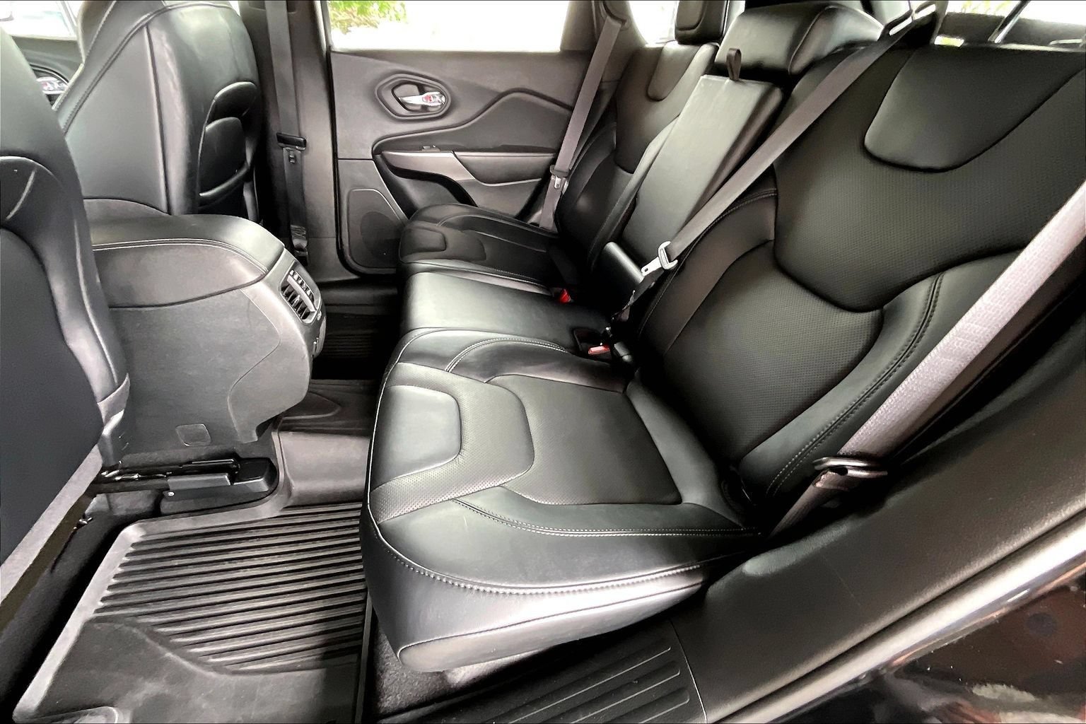 Used 2022 Jeep Cherokee Limited w/ Mopar Interior Package AWD/4WD image 20