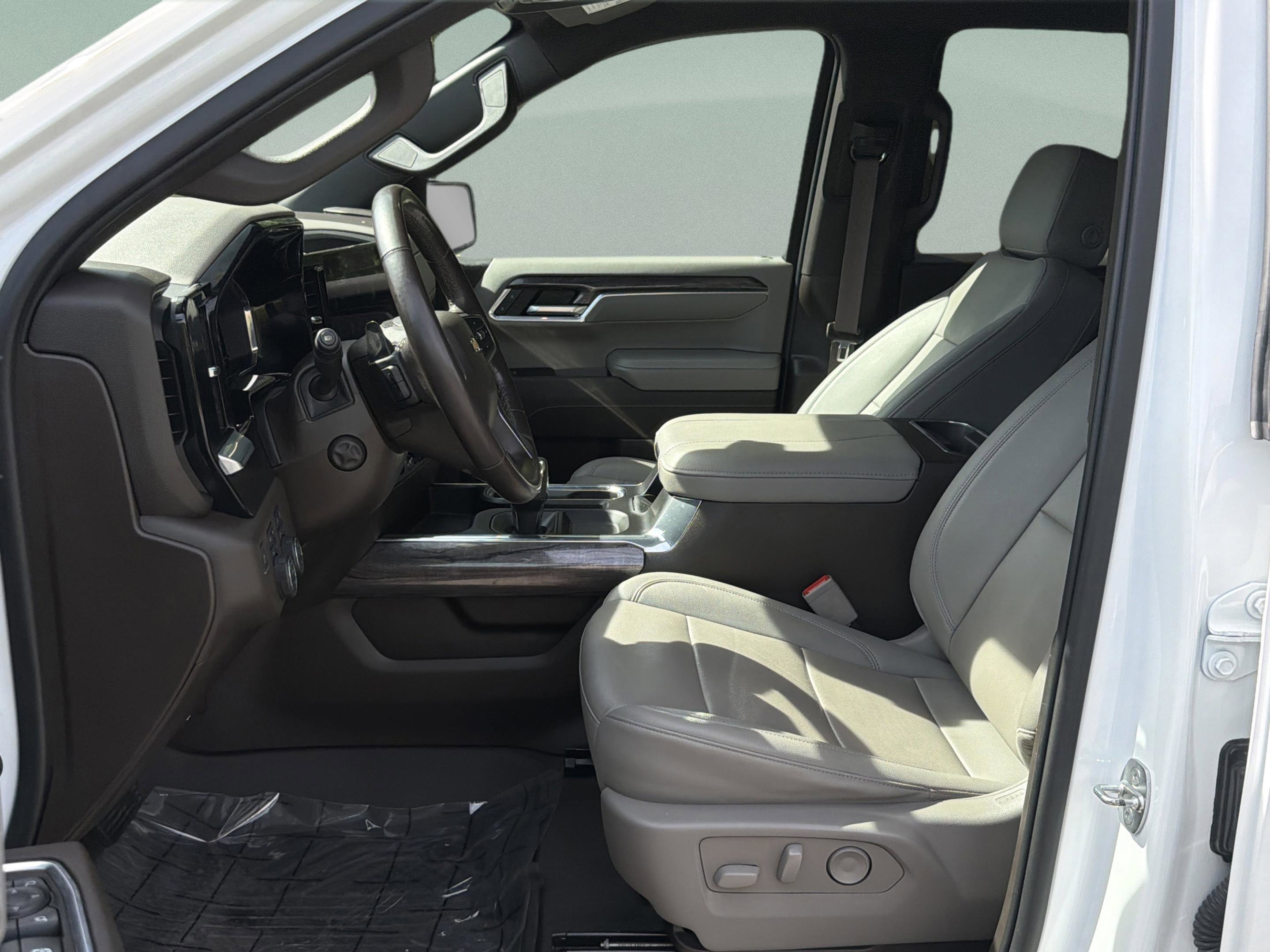 Used 2023 Chevrolet Silverado 1500 LTZ AWD/4WD image 21