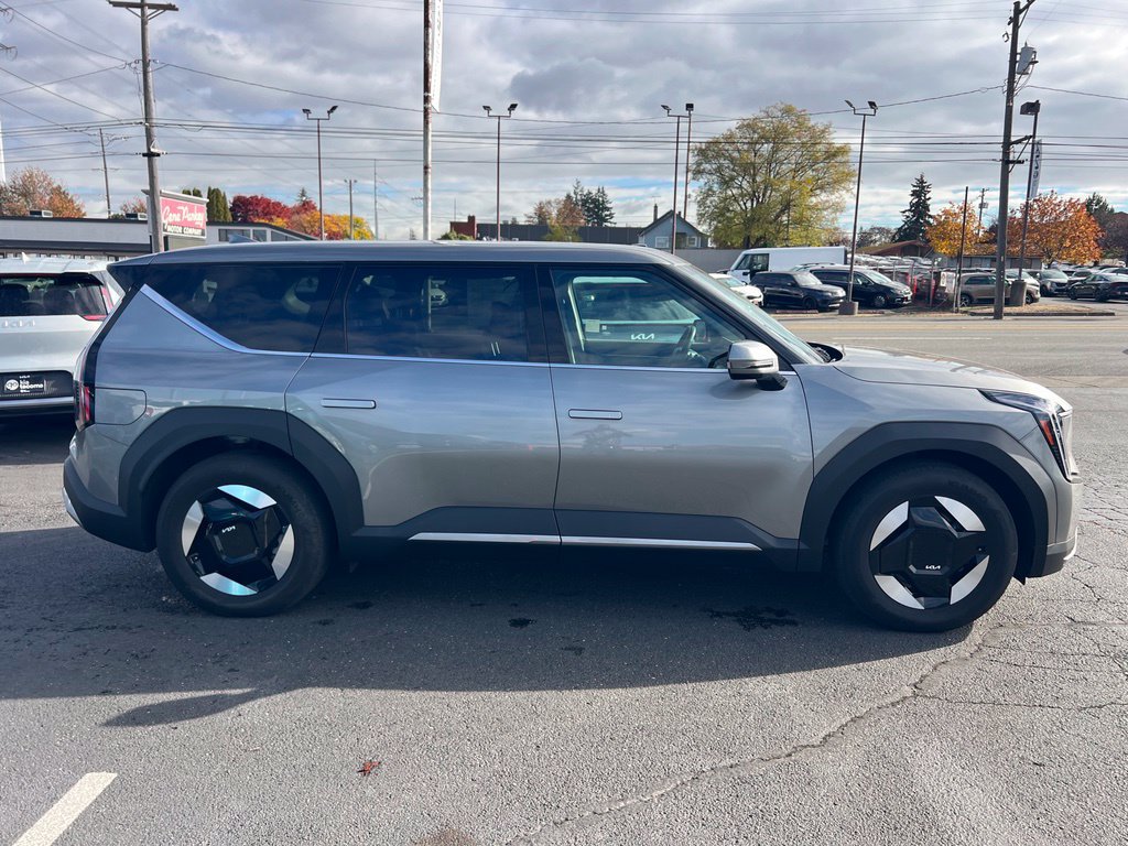 Certified 2024 Kia EV9 Light Long Range RWD image 4