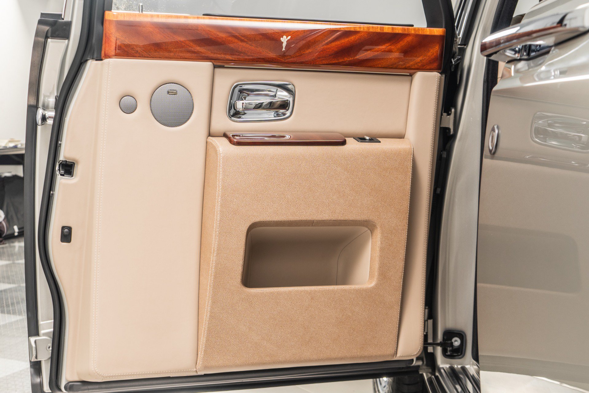 Used 2007 Rolls-Royce Phantom Sedan RWD image 44